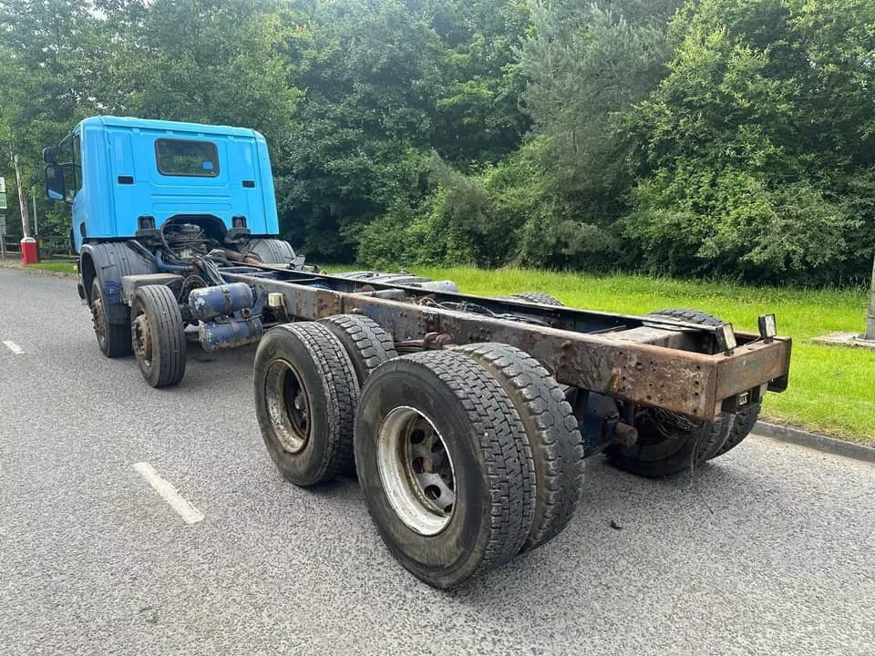 2005 Scania 114 340 - 8×4 Standard Flatbed (Chassis Cab) - Image 2