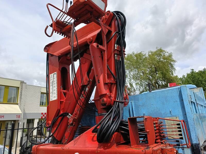 1995,MAN 17.232 - 4X2 STANDARD TIPPER WITH CRANE TRUCK - Image 4