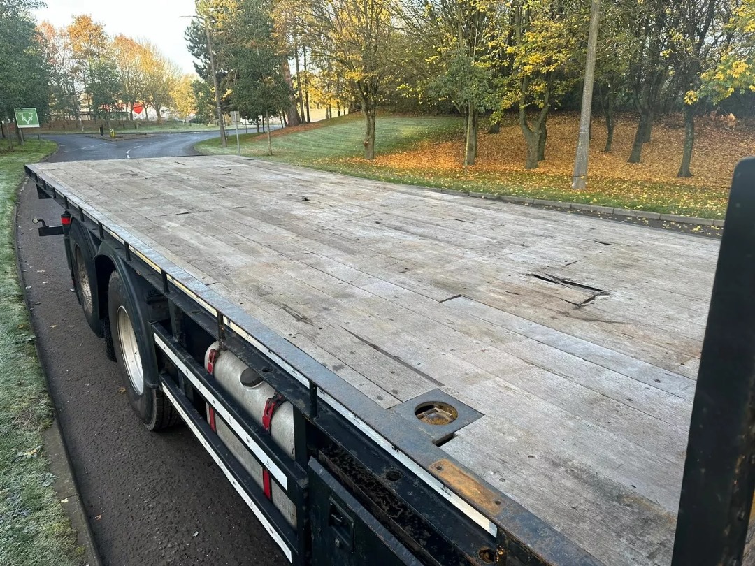 2001,SCANIA 114 380 -6X2 REARLIFT STASNDARD FLATBED FITTED WITH CRANE - Image 7