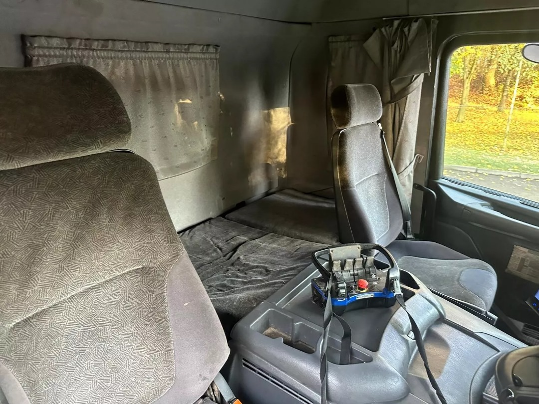 2001,SCANIA 114 380 -6X2 REARLIFT STASNDARD FLATBED FITTED WITH CRANE - Image 5