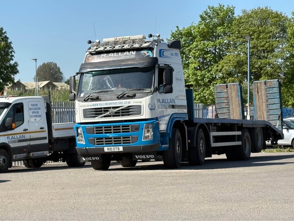 2003 Volvo FM12 -380 | 8×4 Flatbed/Lowbed with ramps