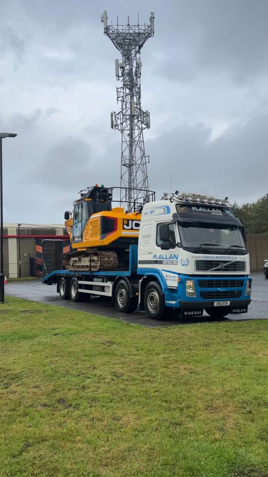 2003 Volvo FM12 -380 | 8×4 Flatbed/Lowbed with ramps - Image 3