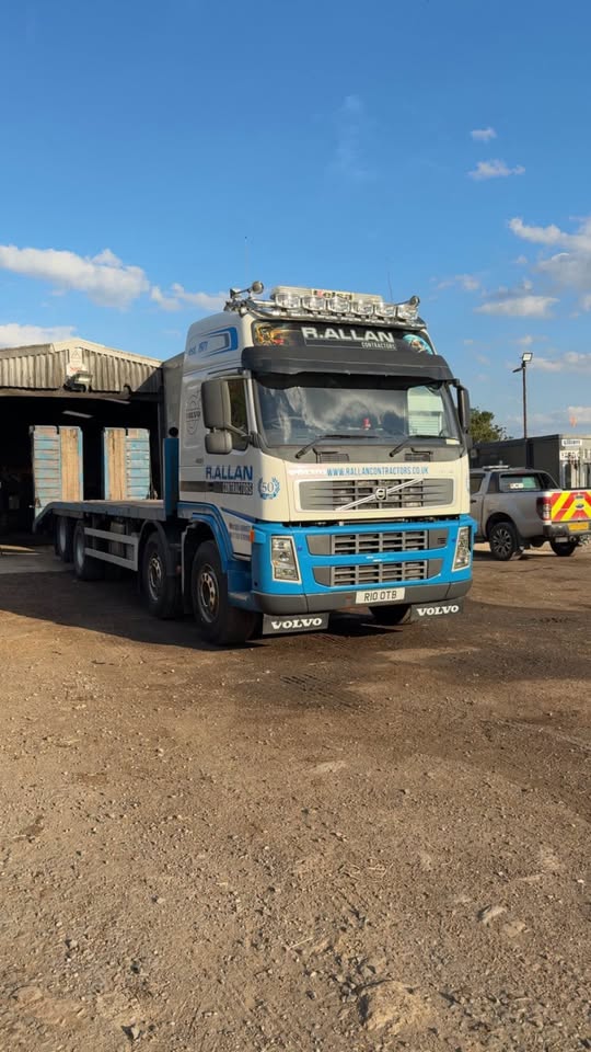 2003 Volvo FM12 -380 | 8×4 Flatbed/Lowbed with ramps - Image 4