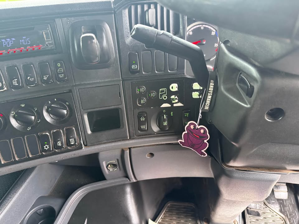 2014, SCANIA R450, 6X2 REARLIFT HIGHLINE TRACTOR UNIT - BEI MPAKA BANDARINI DAR (Kabla ya ushuru): TZS 69,000,000.00. - Image 11