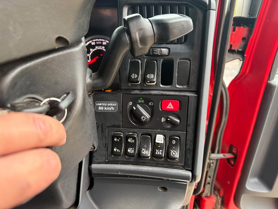 2014, SCANIA R450, 6X2 REARLIFT HIGHLINE TRACTOR UNIT - BEI MPAKA BANDARINI DAR (Kabla ya ushuru): TZS 69,000,000.00. - Image 10