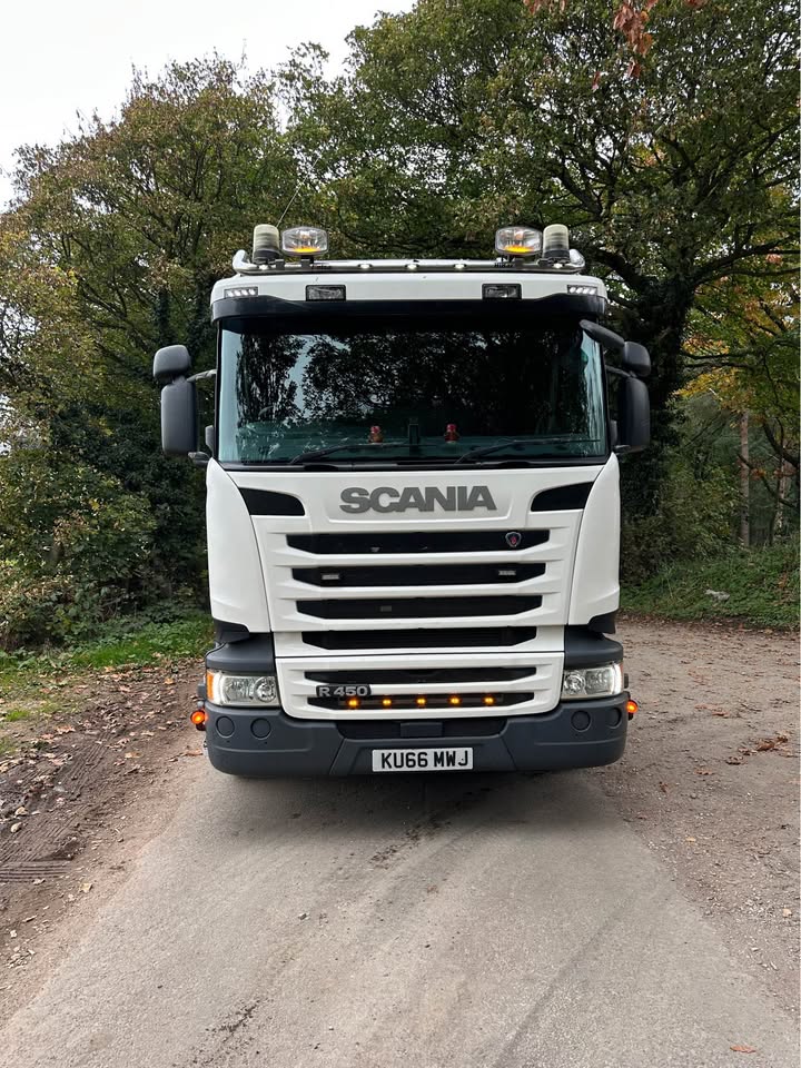 SCANIA R450 (2016) TRACTOR UNIT, LOW MILEAGE – BEI MPAKA BANDARINI DAR (Kabla ya Ushuru): TZS 105,000,000/= - Image 2