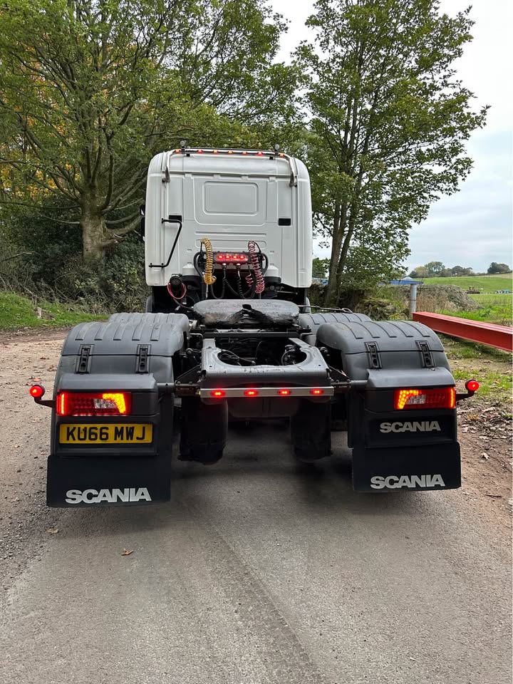 SCANIA R450 (2016) TRACTOR UNIT, LOW MILEAGE – BEI MPAKA BANDARINI DAR (Kabla ya Ushuru): TZS 105,000,000/= - Image 9