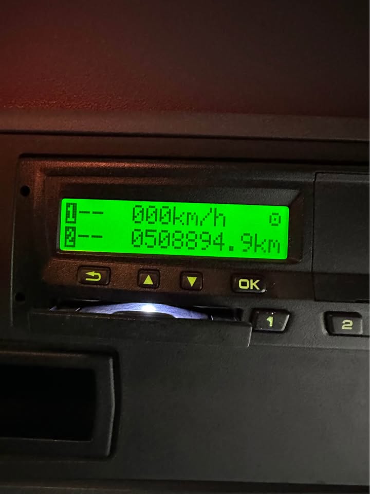 SCANIA R450 (2016) TRACTOR UNIT, LOW MILEAGE – BEI MPAKA BANDARINI DAR (Kabla ya Ushuru): TZS 105,000,000/= - Image 6