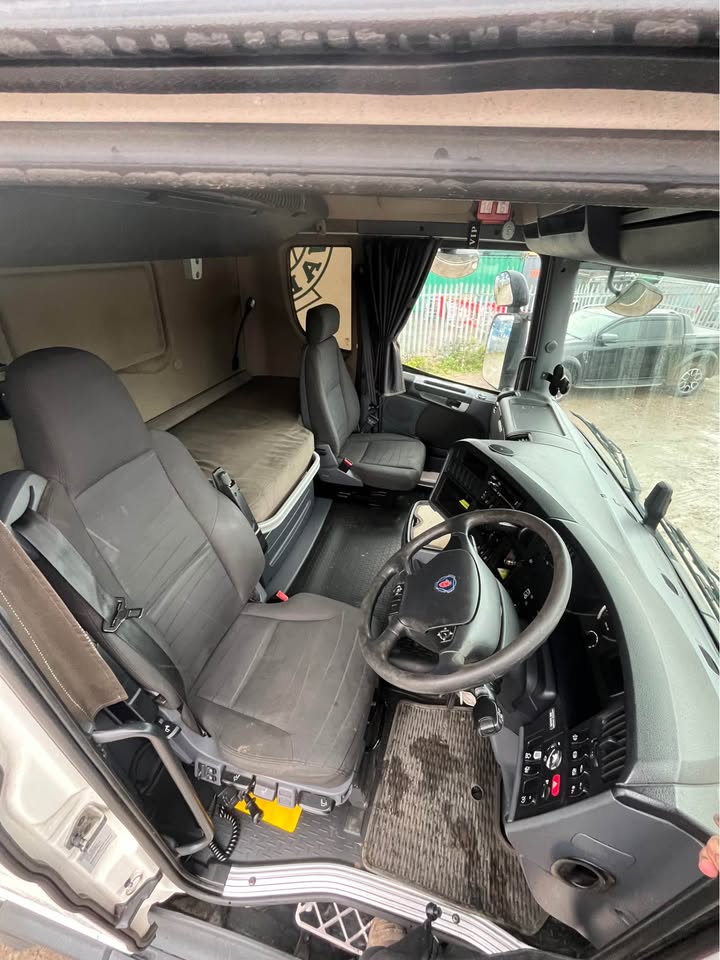 2016, SCANIA R450, 6X2 MIDLIFT HIGHLINE TRACTOR UNIT - BEI BANDARINI DAR (Kabla ya Ushuru): TZS 65,000,000/= - Image 7