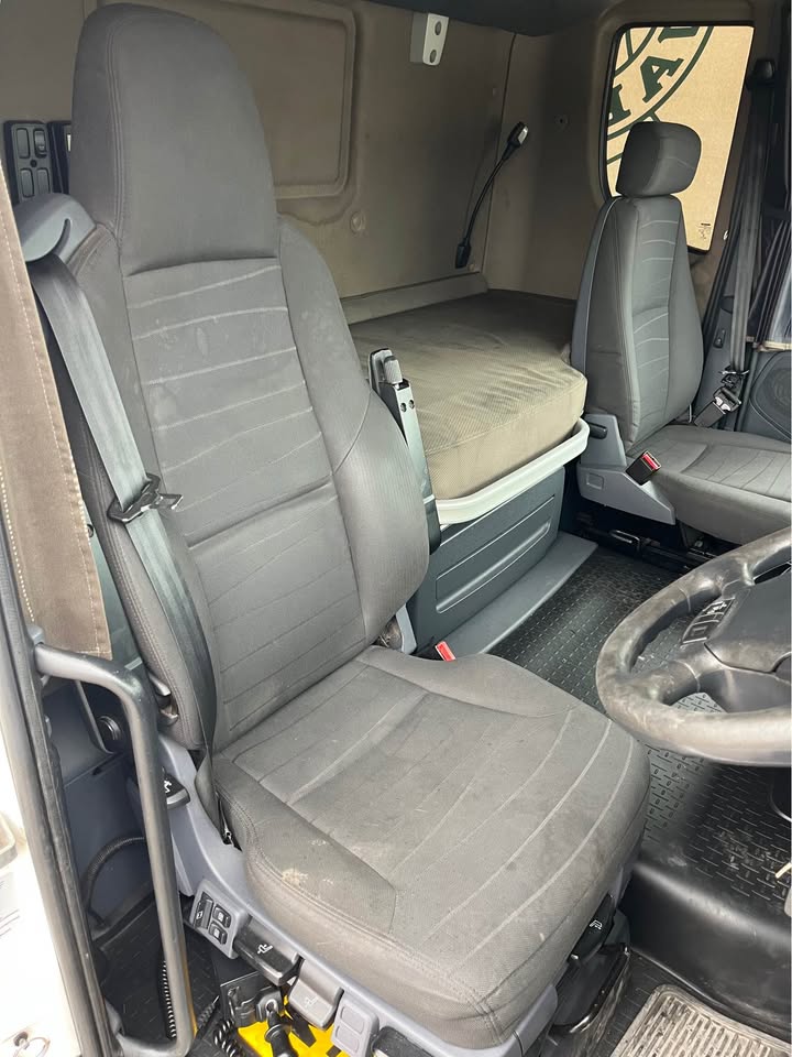 2016, SCANIA R450, 6X2 MIDLIFT HIGHLINE TRACTOR UNIT - BEI BANDARINI DAR (Kabla ya Ushuru): TZS 65,000,000/= - Image 6