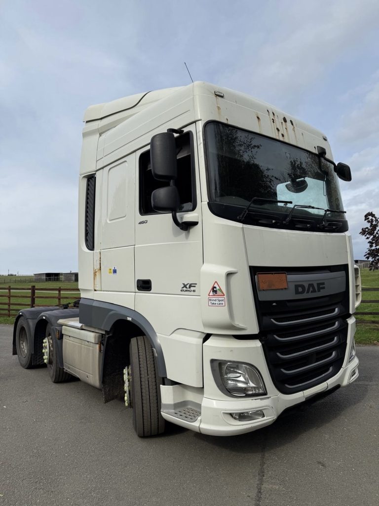 DAF XF 460 (2017) - 460 HP EURO 6 - AUTOMATIC - MID LIFT TWIN STEER - BEI MPAKA BANDARINI DAR (Kabla ya Ushuru): TZS 42,500,000/=