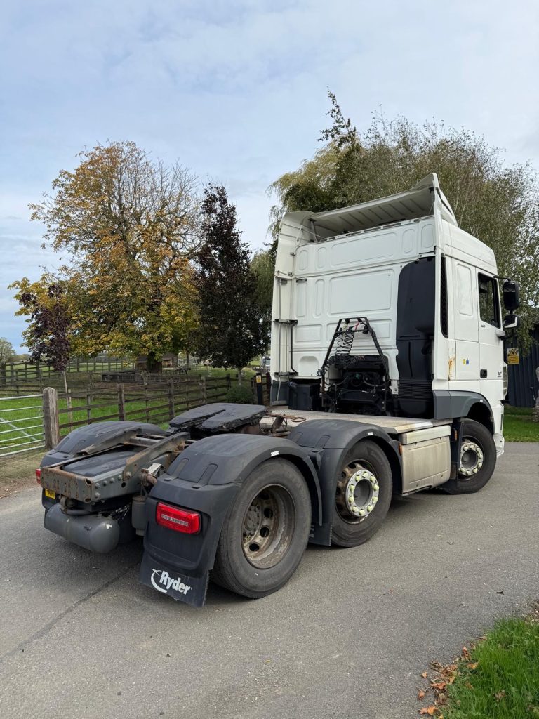 DAF XF 460 (2017) - 460 HP EURO 6 - AUTOMATIC - MID LIFT TWIN STEER - BEI MPAKA BANDARINI DAR (Kabla ya Ushuru): TZS 42,500,000/= - Image 14