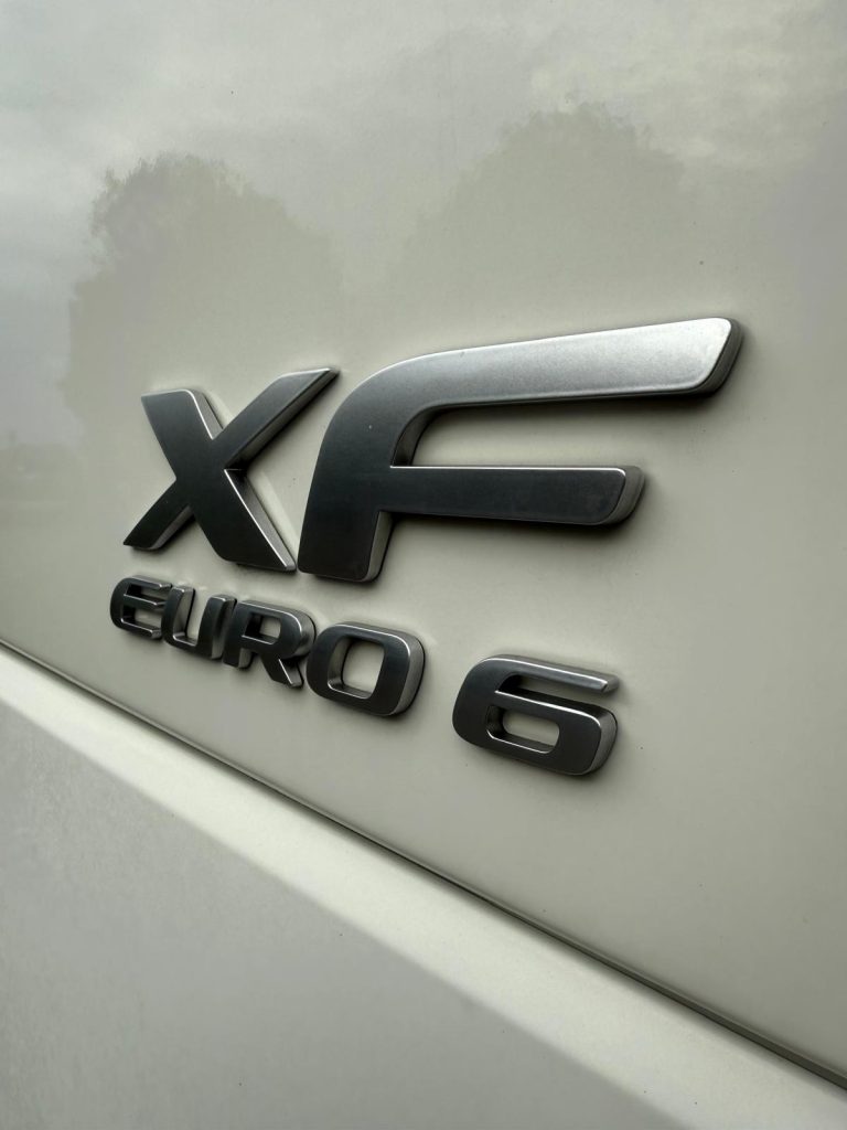 DAF XF 460 (2017) - 460 HP EURO 6 - AUTOMATIC - MID LIFT TWIN STEER - BEI MPAKA BANDARINI DAR (Kabla ya Ushuru): TZS 42,500,000/= - Image 9