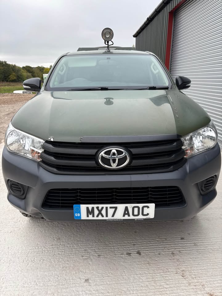 TOYOTA HILUX DOUBLE CAB PICKUP (2017) 4WD, HUNTING SPECS - BEI MPAKA BANDARINI DAR (Kabla ya Ushuru) : TZS 45,000,000/= - Image 20