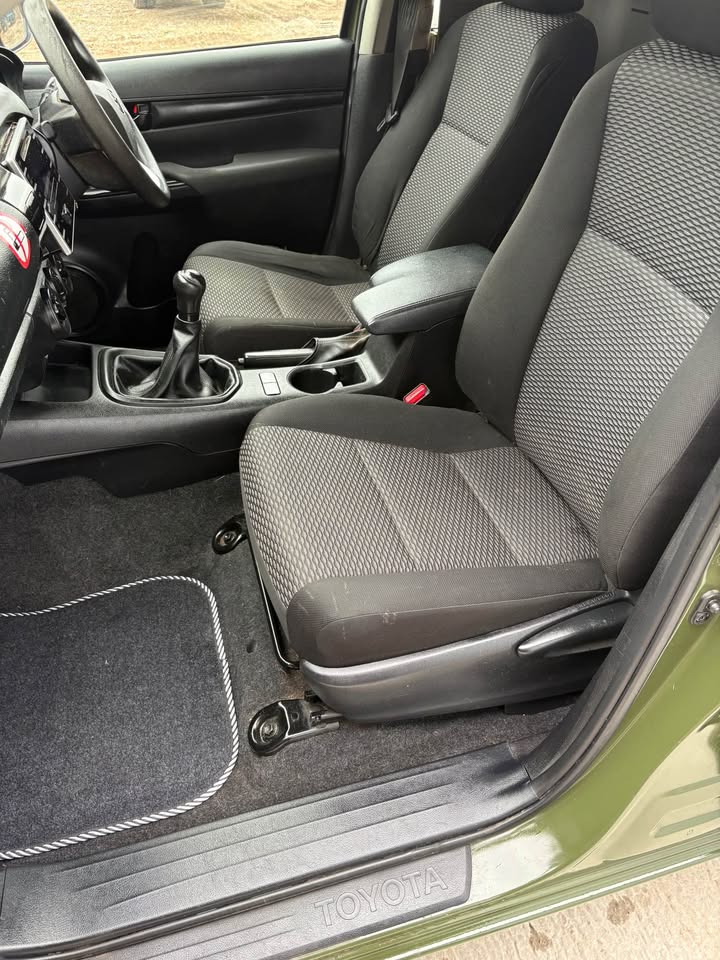 TOYOTA HILUX DOUBLE CAB PICKUP (2017) 4WD, HUNTING SPECS - BEI MPAKA BANDARINI DAR (Kabla ya Ushuru) : TZS 45,000,000/= - Image 17