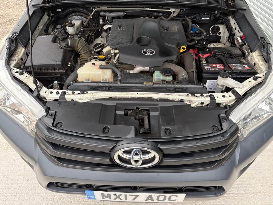 TOYOTA HILUX DOUBLE CAB PICKUP (2017) 4WD, HUNTING SPECS - BEI MPAKA BANDARINI DAR (Kabla ya Ushuru) : TZS 45,000,000/= - Image 14