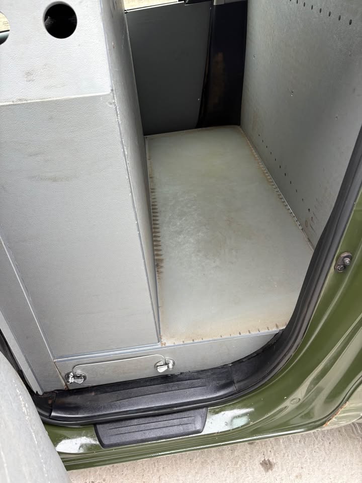 TOYOTA HILUX DOUBLE CAB PICKUP (2017) 4WD, HUNTING SPECS - BEI MPAKA BANDARINI DAR (Kabla ya Ushuru) : TZS 45,000,000/= - Image 13