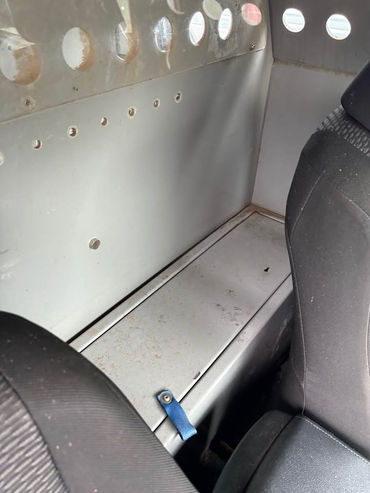 TOYOTA HILUX DOUBLE CAB PICKUP (2017) 4WD, HUNTING SPECS - BEI MPAKA BANDARINI DAR (Kabla ya Ushuru) : TZS 45,000,000/= - Image 12