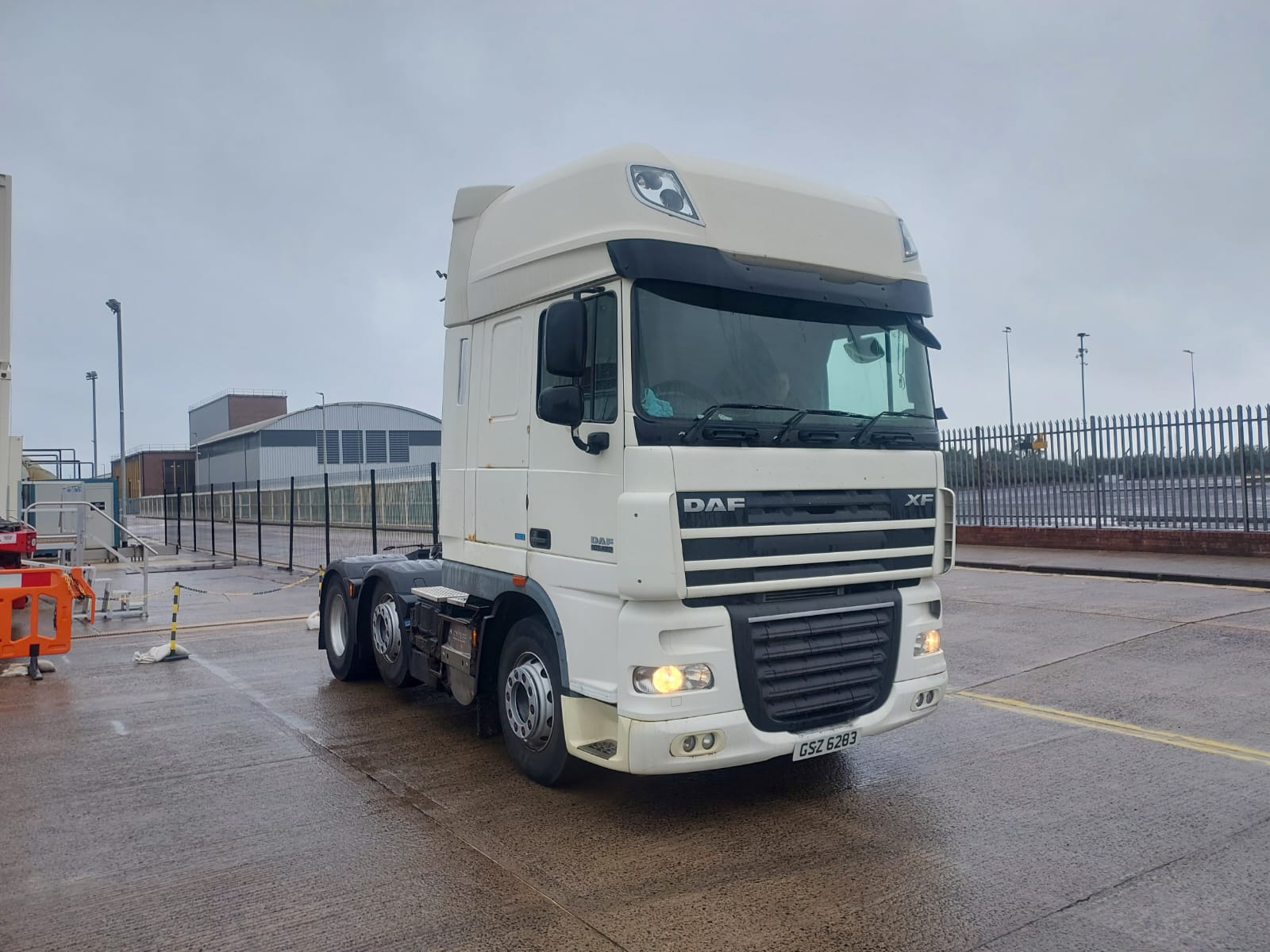 DAF XF105.460 ATE (2013) - 460 HP EURO 5 - SUPER SPACE CAB - BEI MPAKA BANDARINI DAR (Kabla ya Ushuru): TZS 49,950,000/= - Image 4