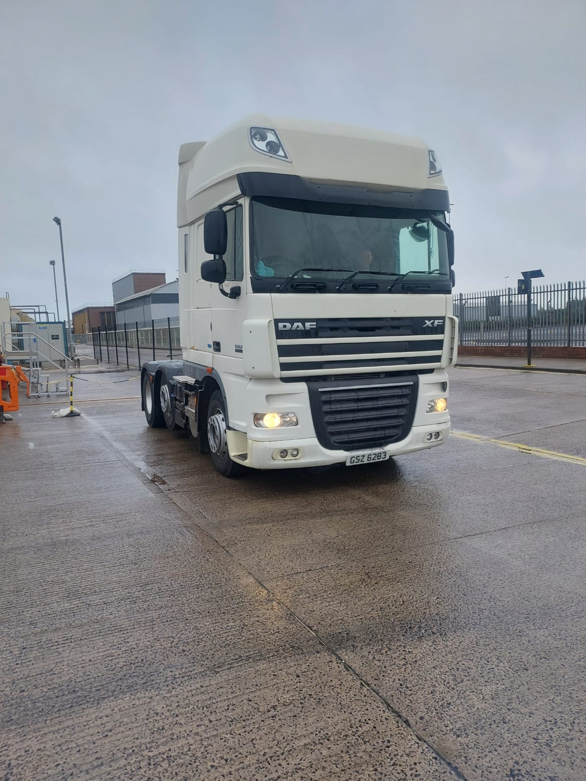 DAF XF105.460 ATE (2013) - 460 HP EURO 5 - SUPER SPACE CAB - BEI MPAKA BANDARINI DAR (Kabla ya Ushuru): TZS 49,950,000/= - Image 3