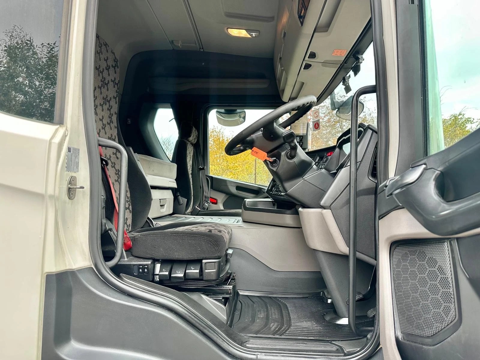 SCANIA G450 XT 6X2 TRACTOR UNIT, AUTOMATIC EURO 6 – BEI MPAKA BANDARINI DAR (Kabla ya ushuru): TZS 118,500,000/= - Image 7