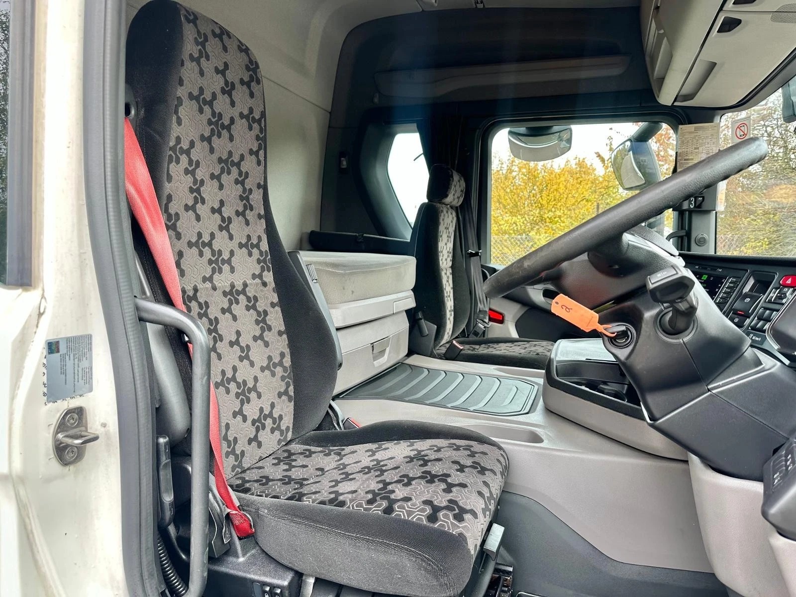 SCANIA G450 XT 6X2 TRACTOR UNIT, AUTOMATIC EURO 6 – BEI MPAKA BANDARINI DAR (Kabla ya ushuru): TZS 118,500,000/= - Image 6