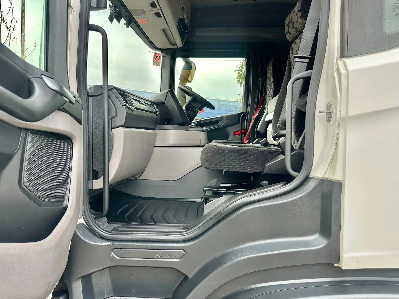 SCANIA G450 XT 6X2 TRACTOR UNIT, AUTOMATIC EURO 6 – BEI MPAKA BANDARINI DAR (Kabla ya ushuru): TZS 118,500,000/= - Image 5